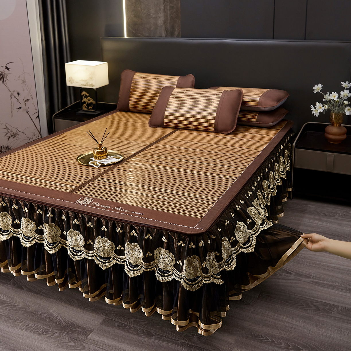 91家纺网 家纺一手货源 找家纺 罗艺轩 2026春夏新款可拆卸床裙凉感竹席凉席席子-竹之韵（控价238/248/258/268起） 竹之韵-咖色