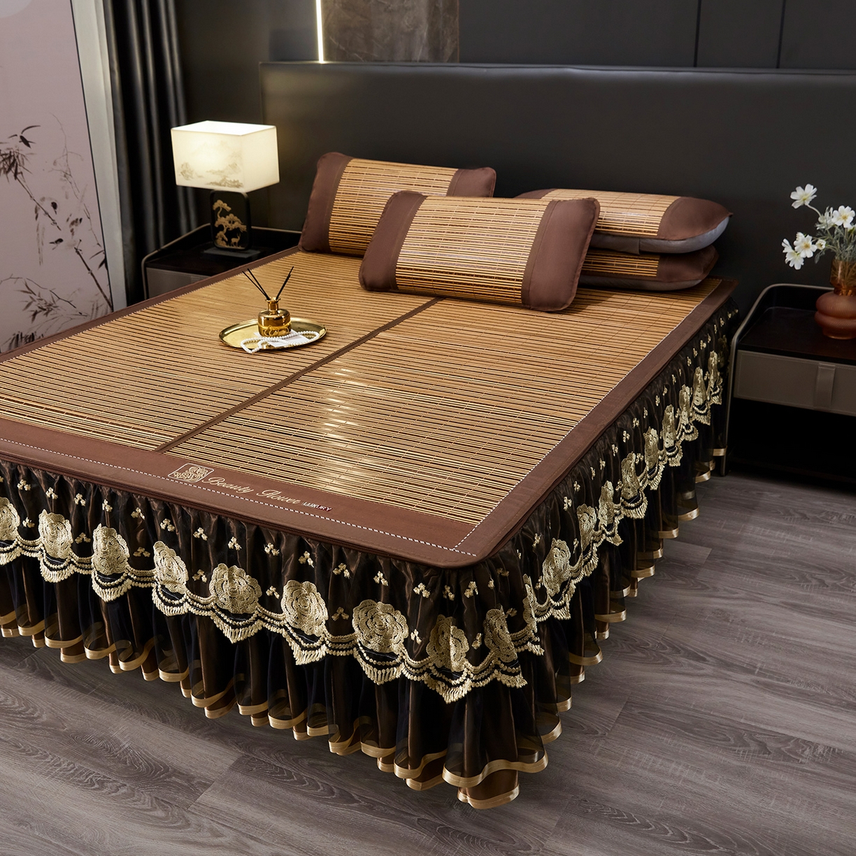 91家纺网 家纺一手货源 找家纺 罗艺轩 2026春夏新款可拆卸床裙凉感竹席凉席席子-竹之韵（控价238/248/258/268起） 竹之韵-咖色