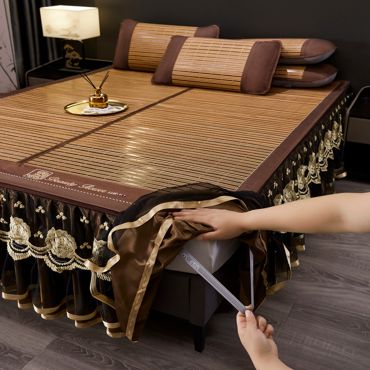 91家纺网 家纺一手货源 找家纺 罗艺轩 2026春夏新款可拆卸床裙凉感竹席凉席席子-竹之韵（控价238/248/258/268起） 竹之韵-咖色