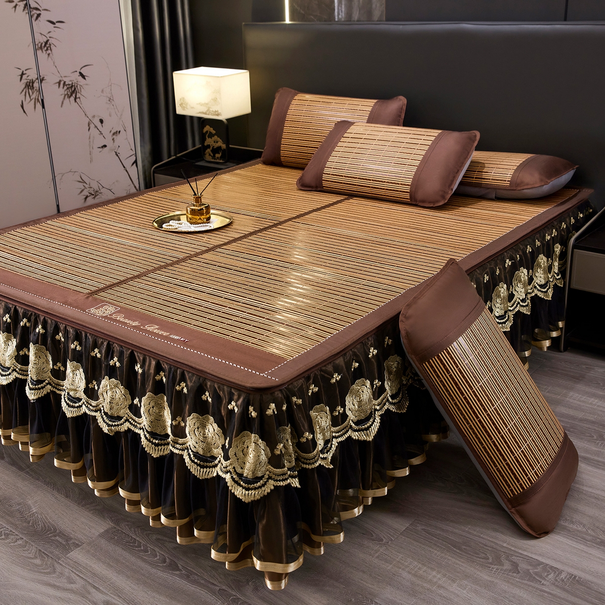 91家纺网 家纺一手货源 找家纺 罗艺轩 2026春夏新款可拆卸床裙凉感竹席凉席席子-竹之韵（控价238/248/258/268起） 竹之韵-咖色