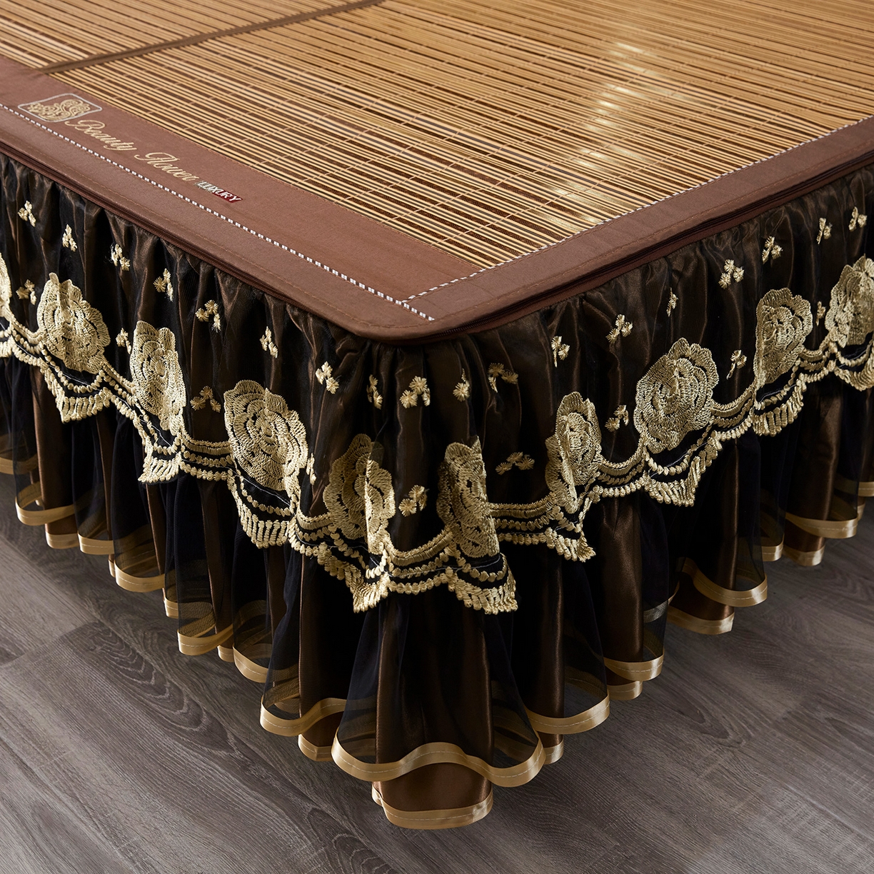 91家纺网 家纺一手货源 找家纺 罗艺轩 2026春夏新款可拆卸床裙凉感竹席凉席席子-竹之韵（控价238/248/258/268起） 竹之韵-咖色