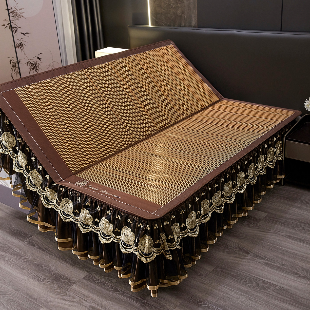 91家纺网 家纺一手货源 找家纺 罗艺轩 2026春夏新款可拆卸床裙凉感竹席凉席席子-竹之韵（控价238/248/258/268起） 竹之韵-咖色