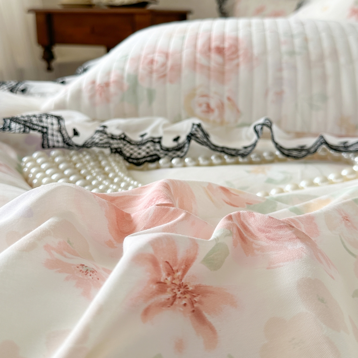 91家纺网 家纺一手货源 找家纺 恋尚 2026春夏新款全棉纯棉印花床盖四件套 四件套控价300起 巴黎清梦