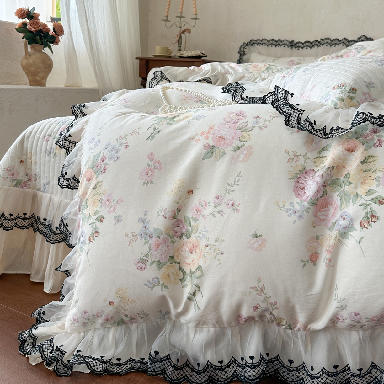 91家纺网 家纺一手货源 找家纺 恋尚 2026春夏新款全棉纯棉印花床盖四件套 四件套控价300起 春薇花信