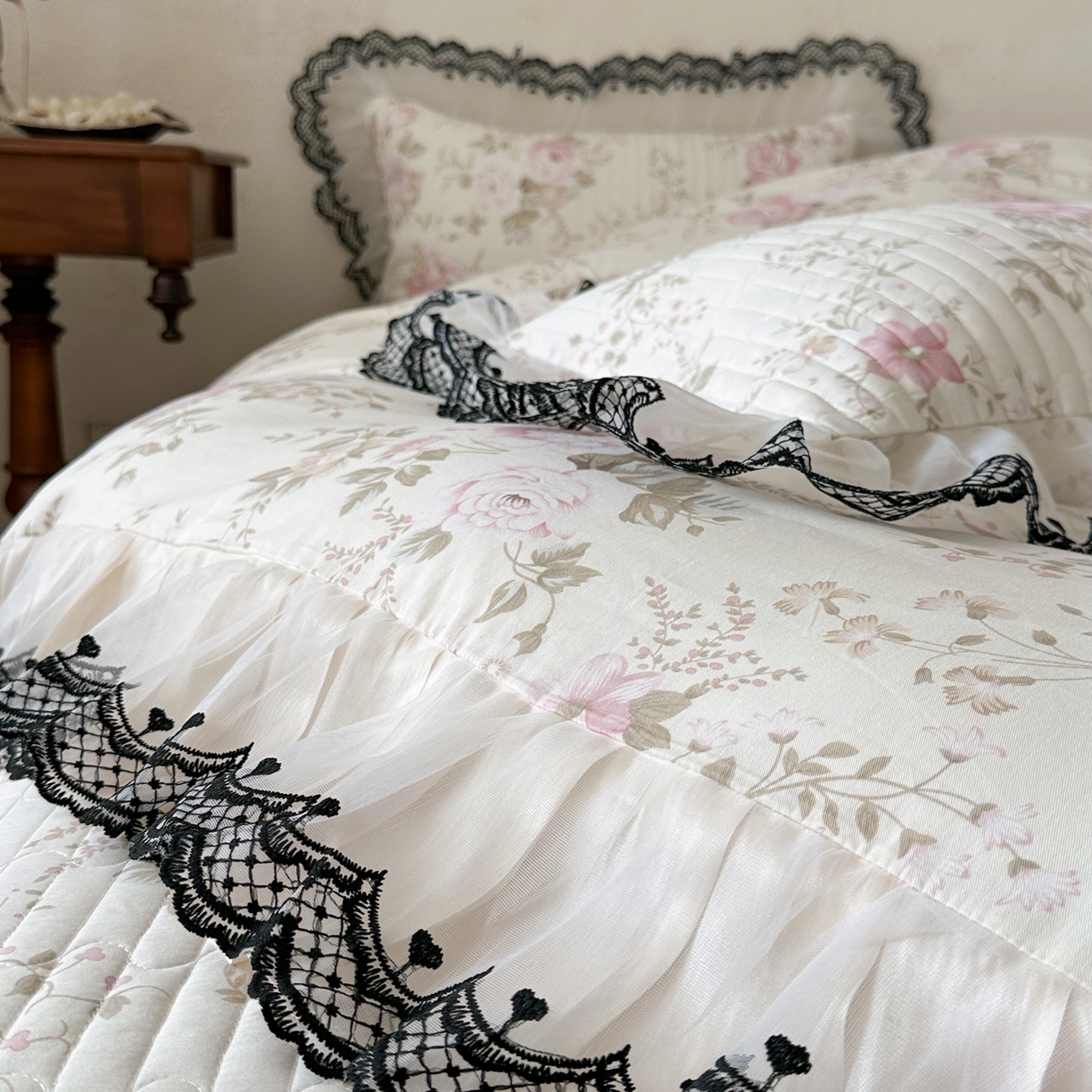 91家纺网 家纺一手货源 找家纺 恋尚 2026春夏新款全棉纯棉印花床盖四件套 四件套控价300起 花蔓日记