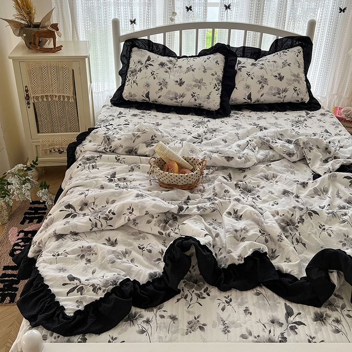 91家纺网 家纺一手货源 找家纺 （总）金梦拉家纺 2026新款皱皱纱泡泡纱法式赫本系列床盖大花边四件套夏被四件套