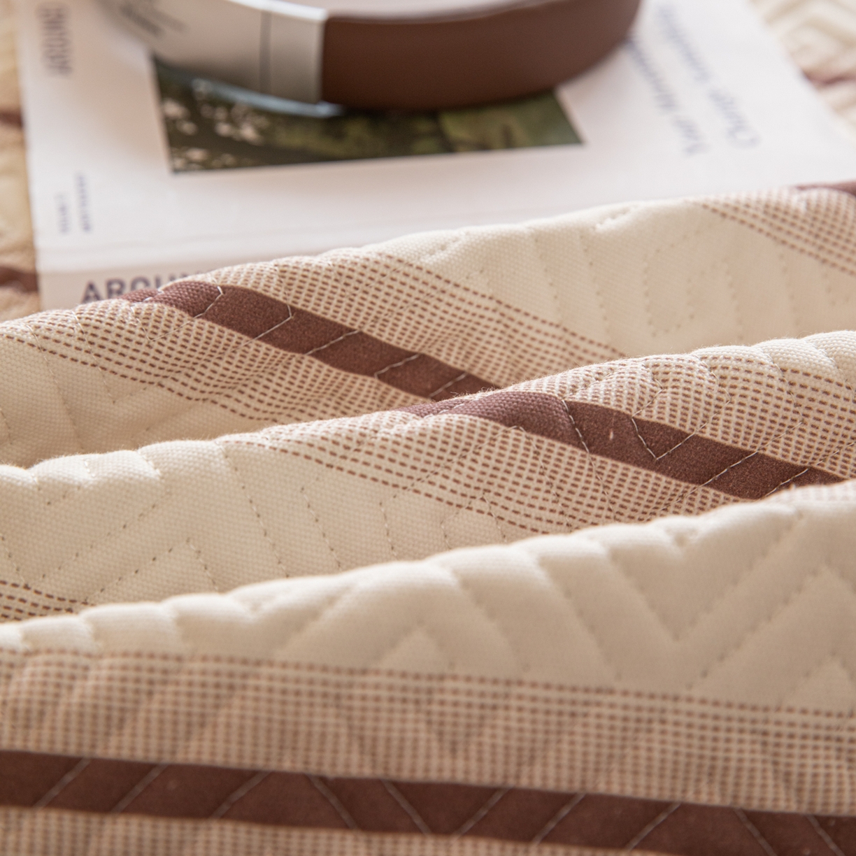 91家纺网 家纺一手货源 找家纺 简宜家居（朝初家纺） 2026新款纯棉老粗布夏季凉席席子 粗条-咖