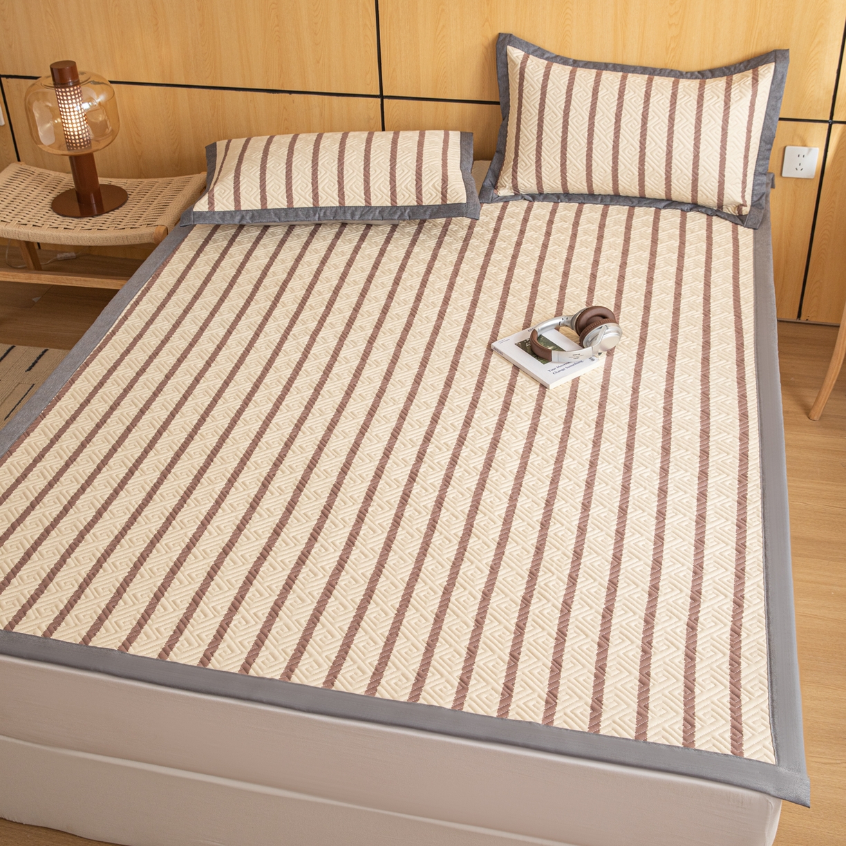 91家纺网 家纺一手货源 找家纺 简宜家居（朝初家纺） 2026新款纯棉老粗布夏季凉席席子 粗条-浅紫