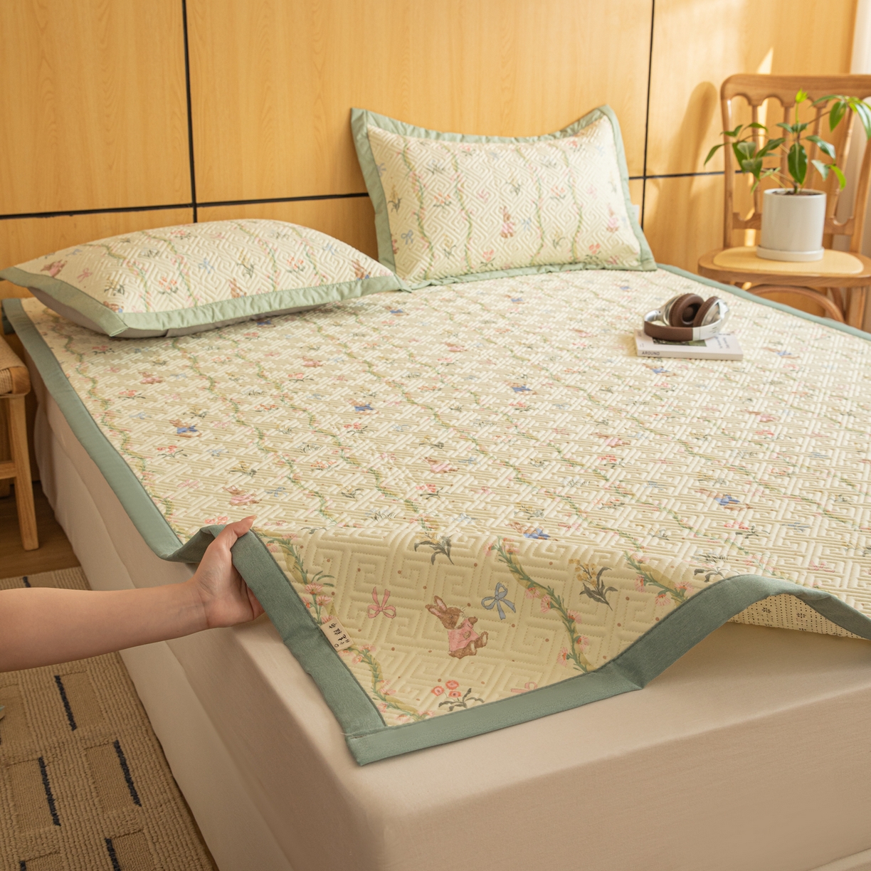 91家纺网 家纺一手货源 找家纺 简宜家居（朝初家纺） 2026新款纯棉老粗布夏季凉席席子 花间兔影