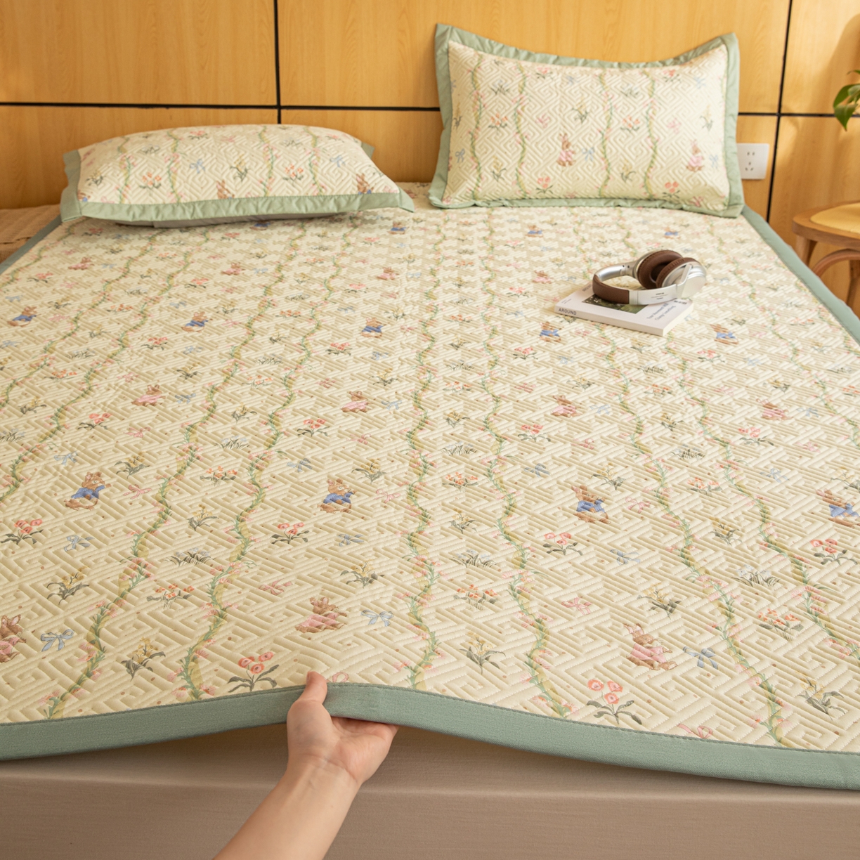 91家纺网 家纺一手货源 找家纺 简宜家居（朝初家纺） 2026新款纯棉老粗布夏季凉席席子 花间兔影