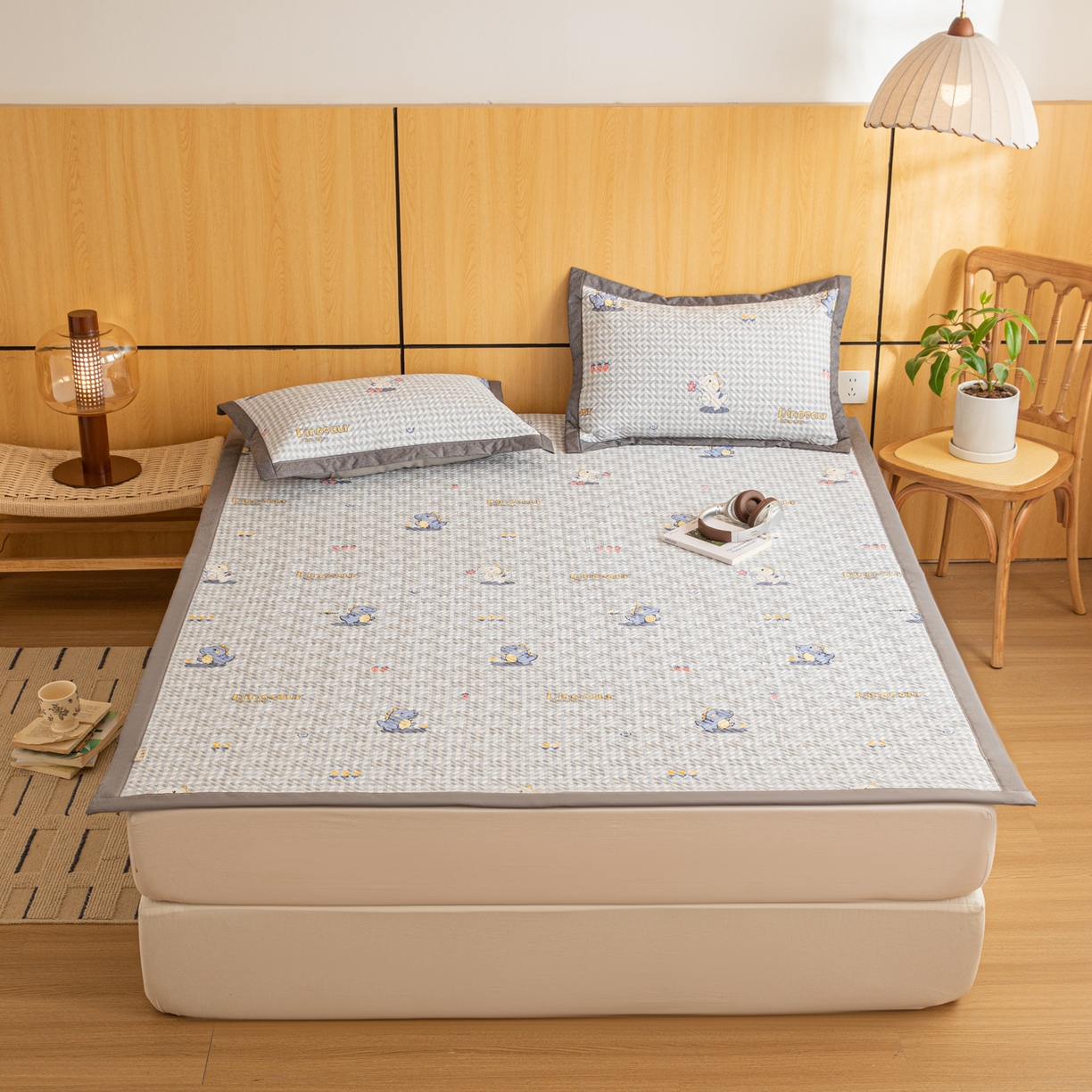 91家纺网 家纺一手货源 找家纺 简宜家居（朝初家纺） 2026新款纯棉老粗布夏季凉席席子 奶龙小友