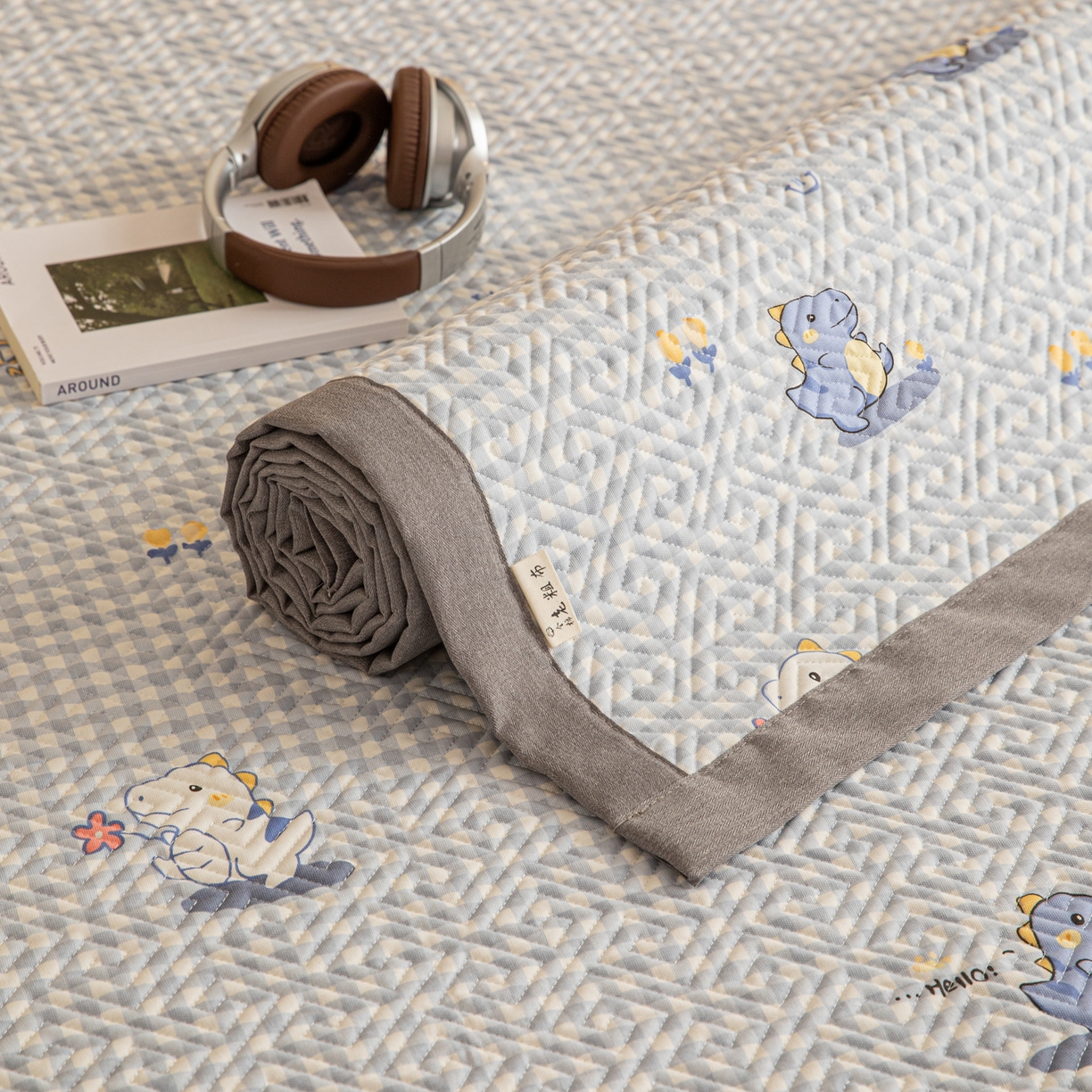 91家纺网 家纺一手货源 找家纺 简宜家居（朝初家纺） 2026新款纯棉老粗布夏季凉席席子 奶龙小友