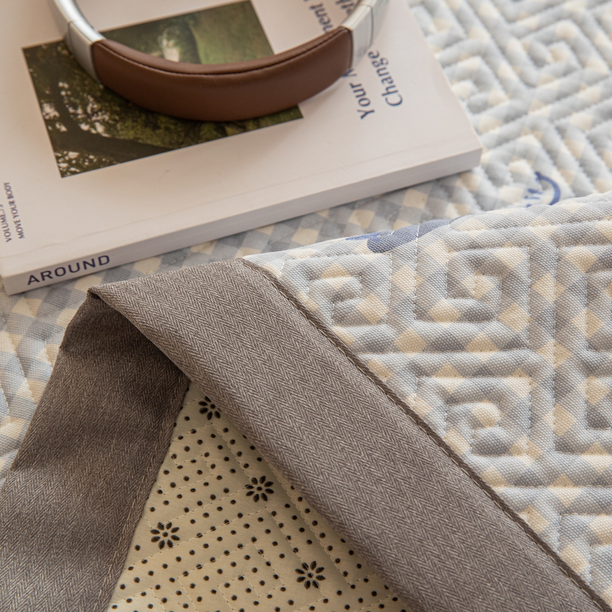 91家纺网 家纺一手货源 找家纺 简宜家居（朝初家纺） 2026新款纯棉老粗布夏季凉席席子 奶龙小友