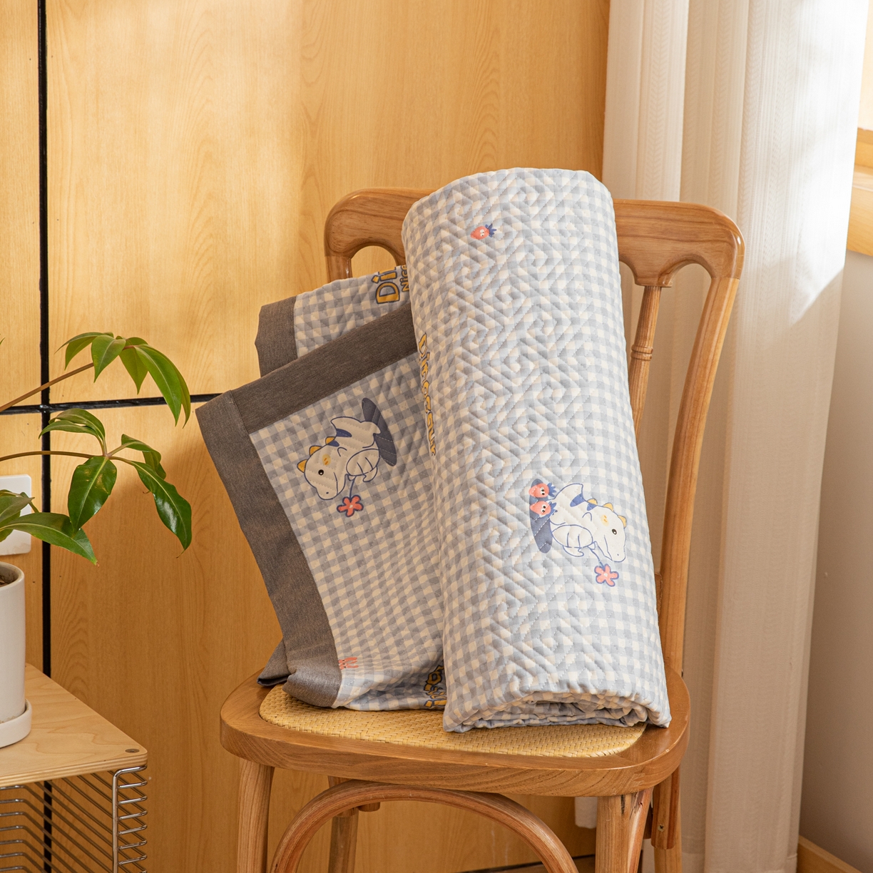 91家纺网 家纺一手货源 找家纺 简宜家居（朝初家纺） 2026新款纯棉老粗布夏季凉席席子 奶龙小友