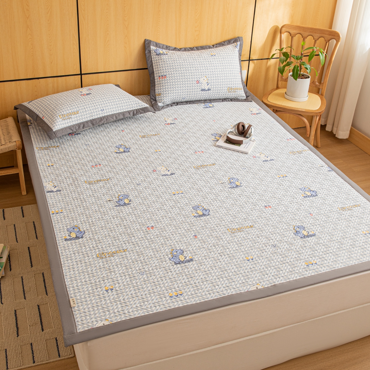 91家纺网 家纺一手货源 找家纺 简宜家居（朝初家纺） 2026新款纯棉老粗布夏季凉席席子 奶龙小友