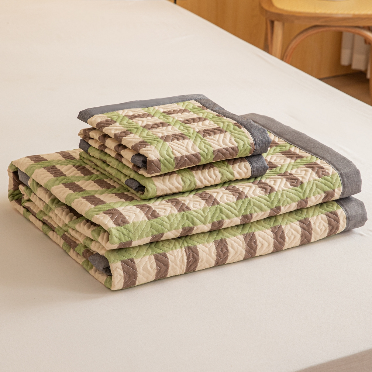 91家纺网 家纺一手货源 找家纺 简宜家居（朝初家纺） 2026新款纯棉老粗布夏季凉席席子 雾绿格