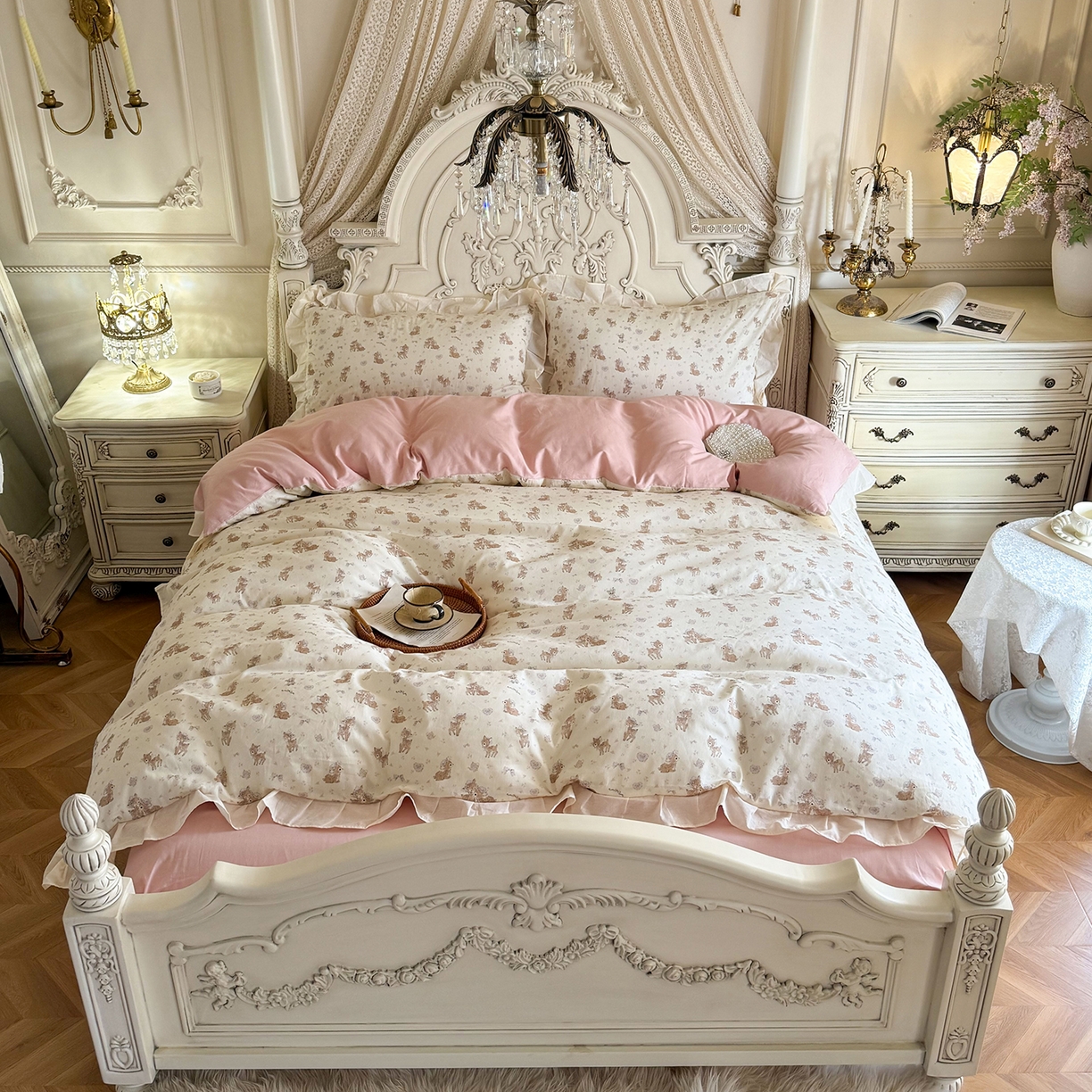 91家纺网 家纺一手货源 找家纺 桃喜 2026新款亲肤舒适洛丽塔系列四件套 碎花小鹿花边款