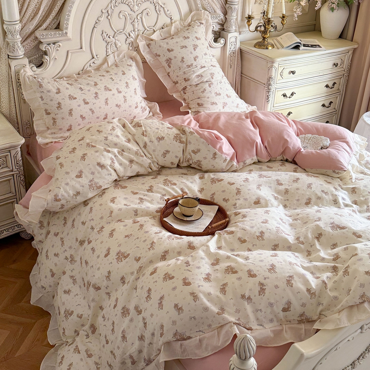 91家纺网 家纺一手货源 找家纺 桃喜 2026新款亲肤舒适洛丽塔系列四件套 碎花小鹿花边款