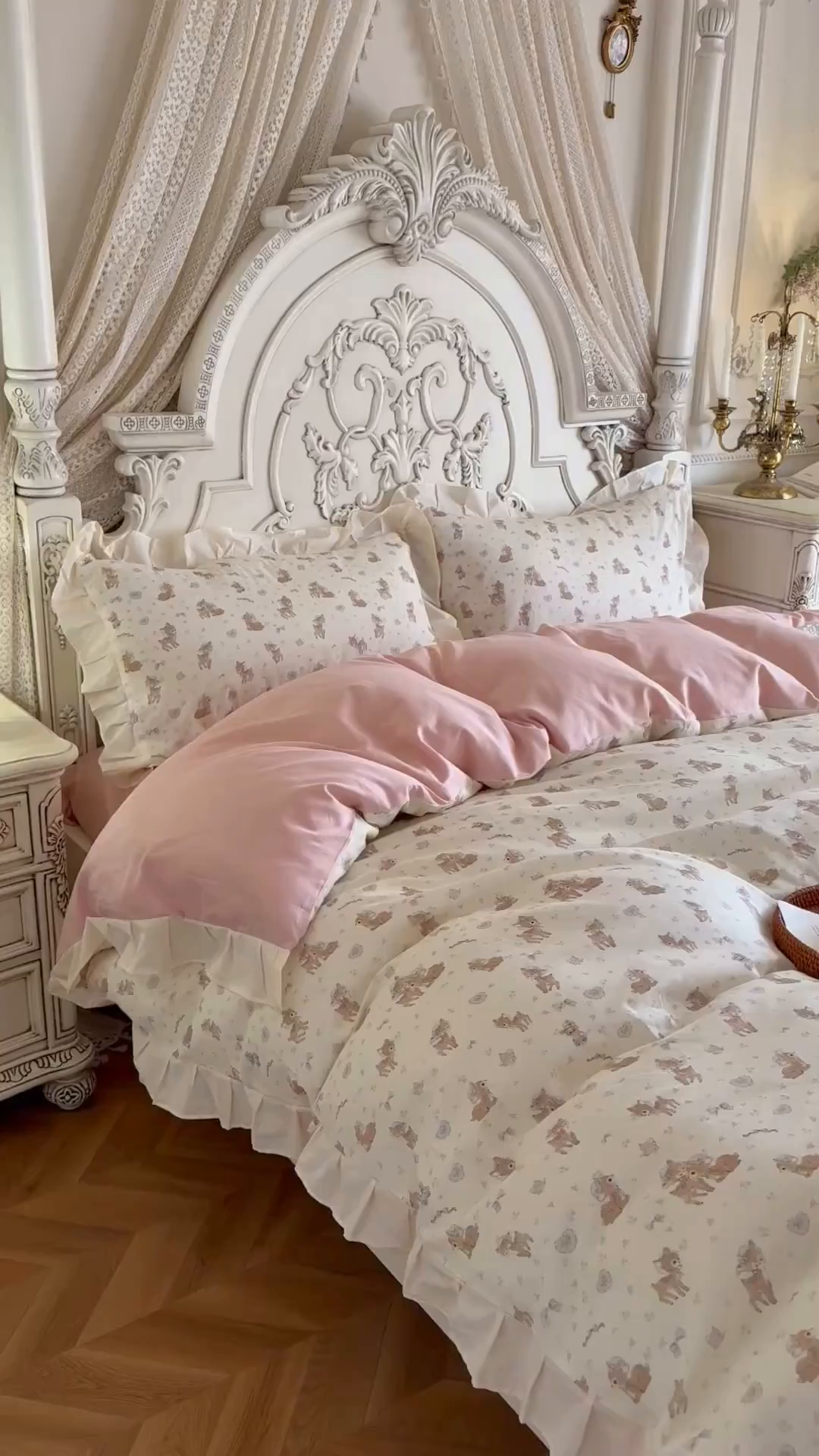 91家纺网 家纺一手货源 找家纺 桃喜 2026新款亲肤舒适洛丽塔系列四件套 碎花小鹿花边款