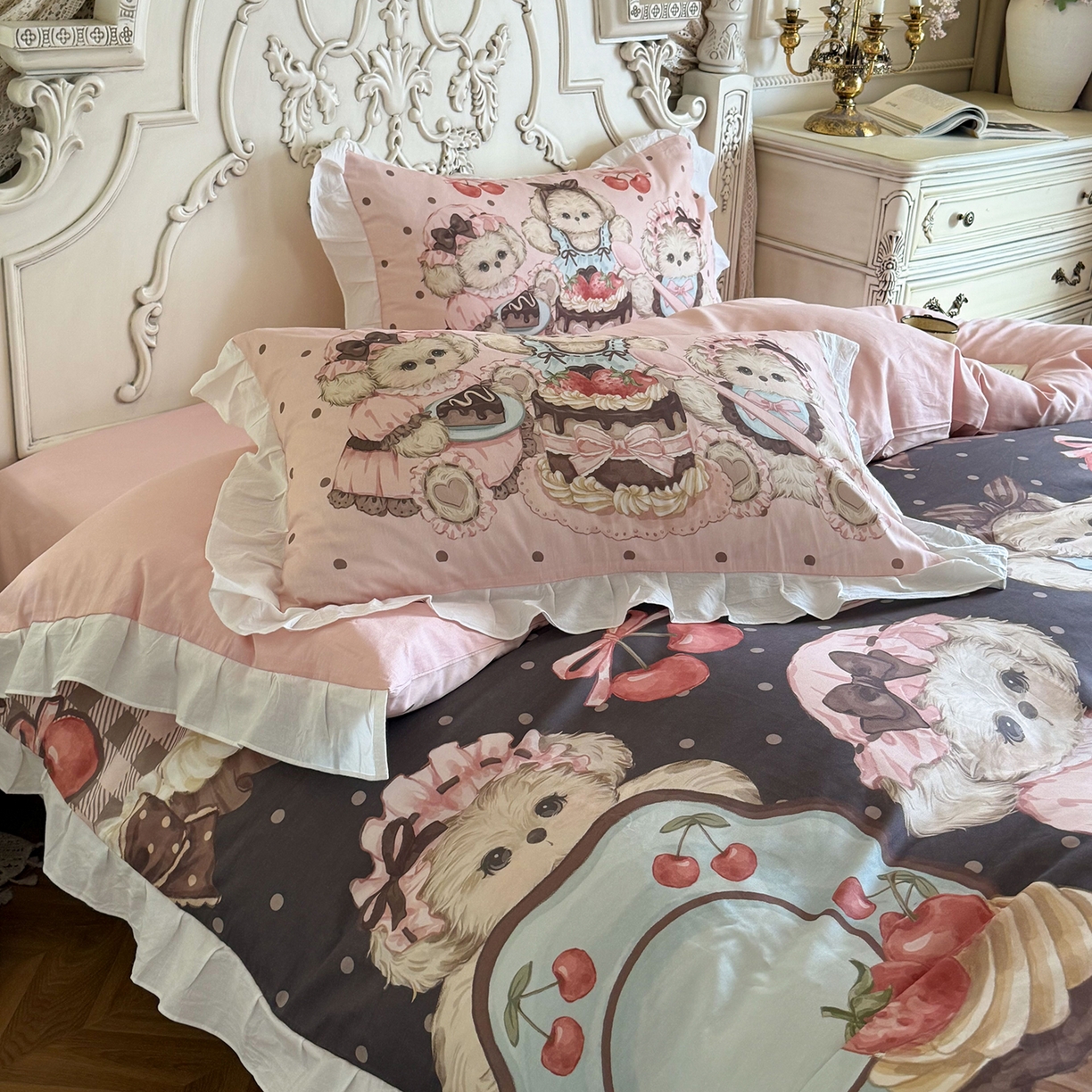 91家纺网 家纺一手货源 找家纺 桃喜 2026新款亲肤舒适洛丽塔系列四件套 小熊甜品会