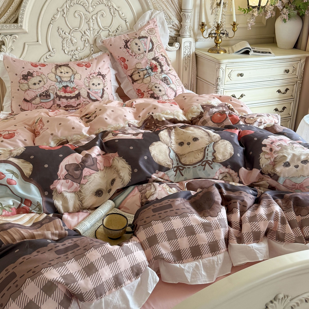 91家纺网 家纺一手货源 找家纺 桃喜 2026新款亲肤舒适洛丽塔系列四件套 小熊甜品会