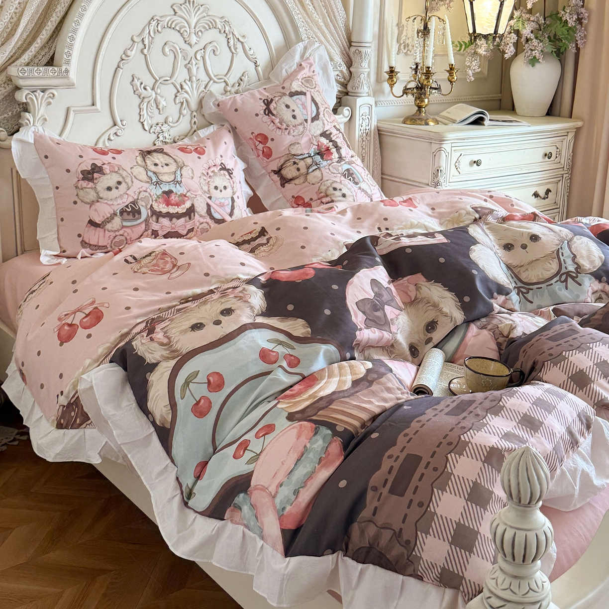 91家纺网 家纺一手货源 找家纺 桃喜 2026新款亲肤舒适洛丽塔系列四件套 小熊甜品会