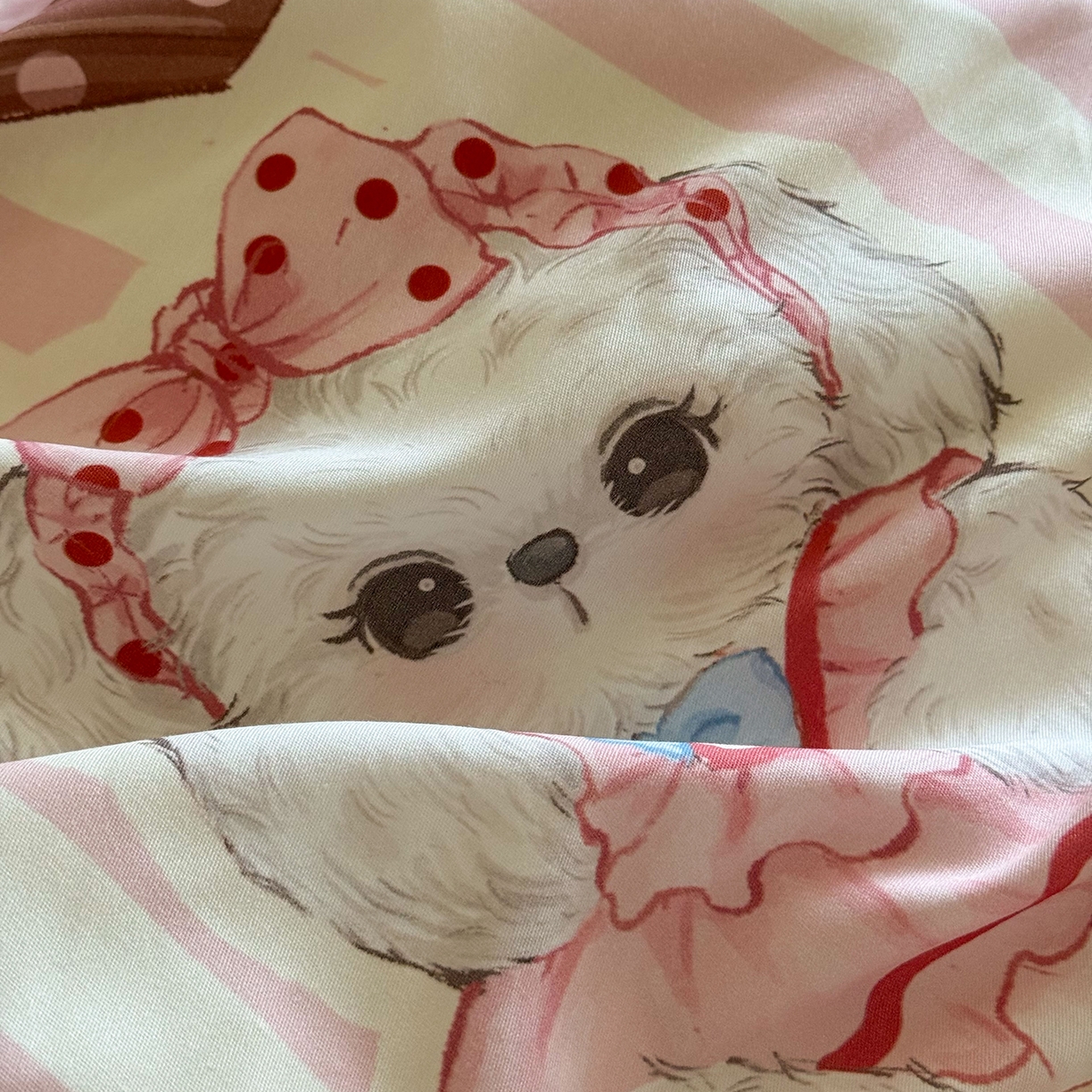 91家纺网 家纺一手货源 找家纺 桃喜 2026新款亲肤舒适洛丽塔系列四件套 樱桃甜品熊