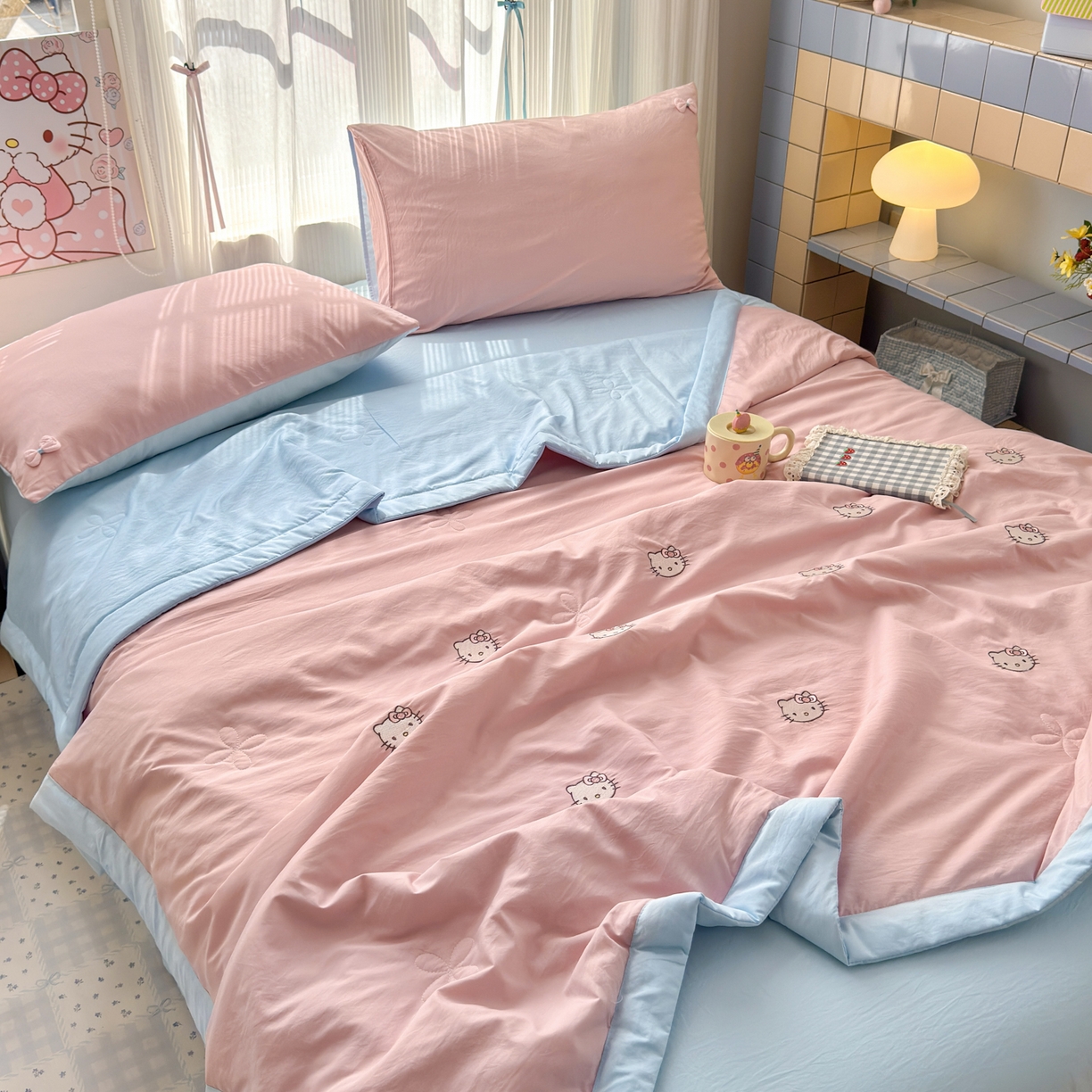 91家纺网 家纺一手货源 找家纺 （总）佳鸿家纺 2026新款凉感冰柔丝刺绣手包边夏凉被夏被四件套-场景二