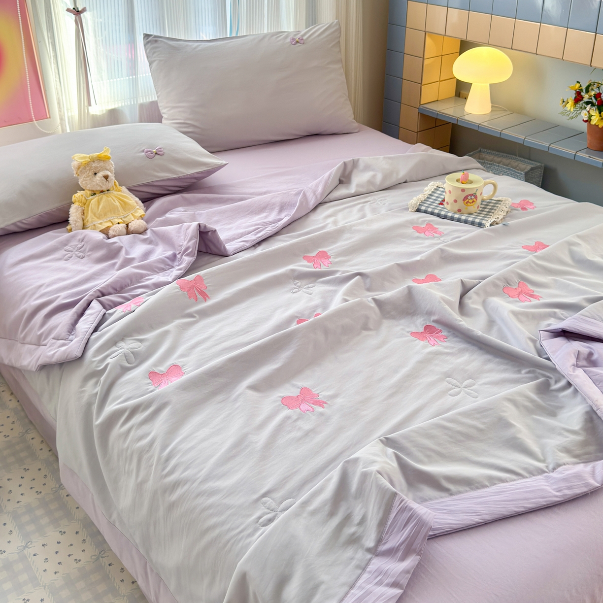 91家纺网 家纺一手货源 找家纺 （总）佳鸿家纺 2026新款凉感冰柔丝刺绣手包边夏凉被夏被四件套-场景二