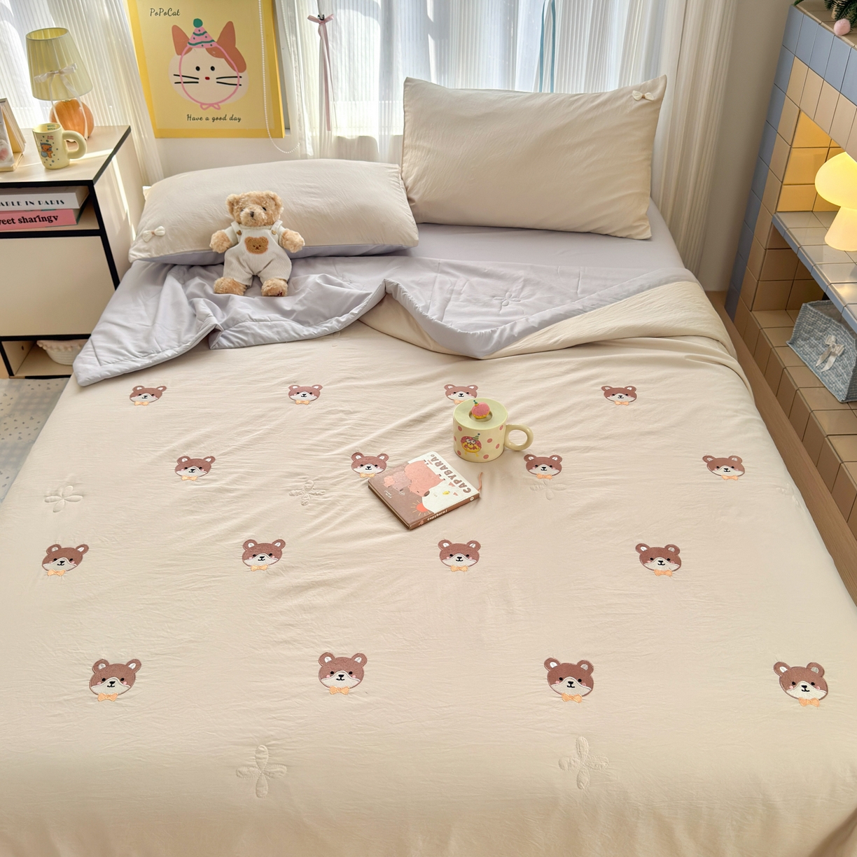 91家纺网 家纺一手货源 找家纺 （总）佳鸿家纺 2026新款凉感冰柔丝刺绣手包边夏凉被夏被四件套-场景二