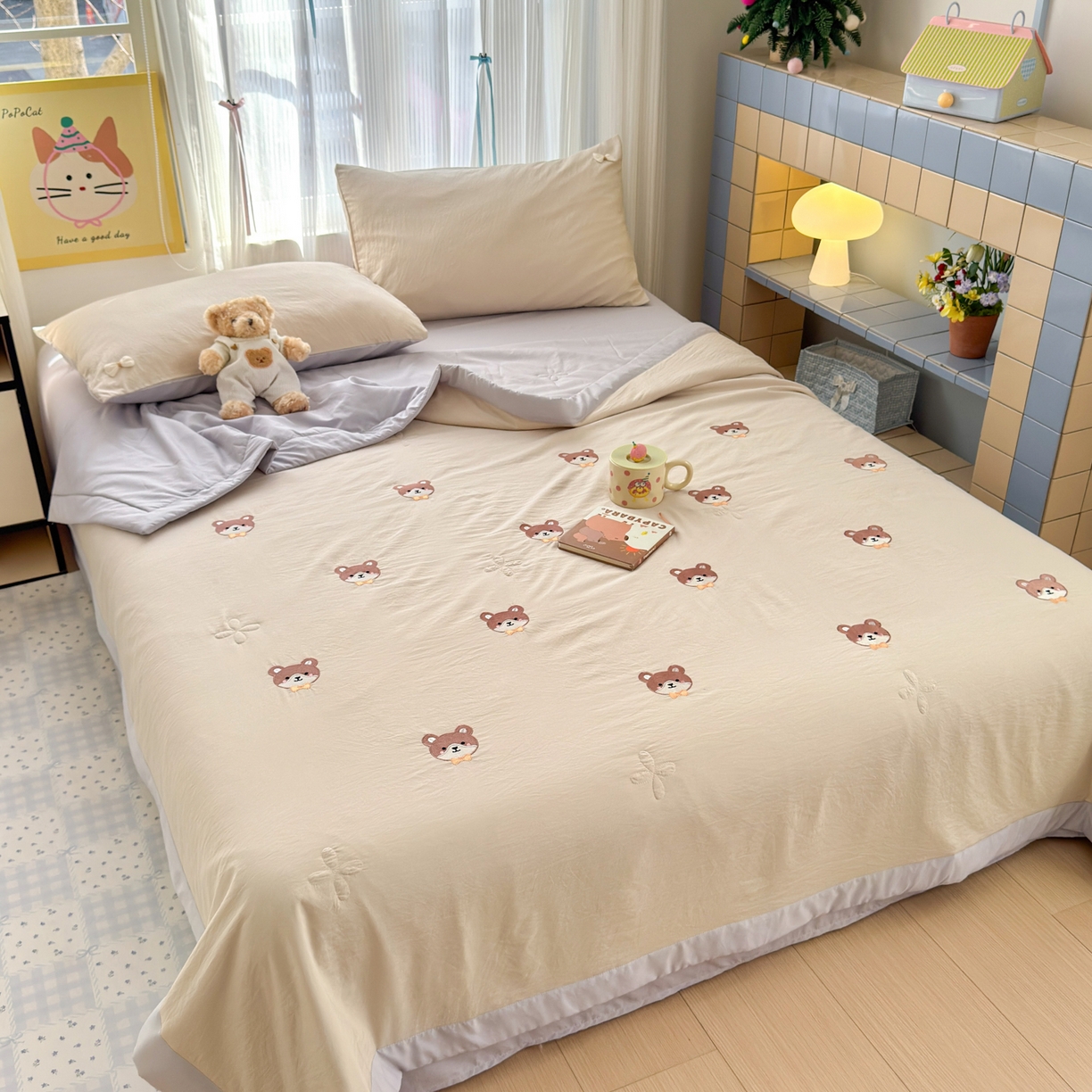 91家纺网 家纺一手货源 找家纺 （总）佳鸿家纺 2026新款凉感冰柔丝刺绣手包边夏凉被夏被四件套-场景二