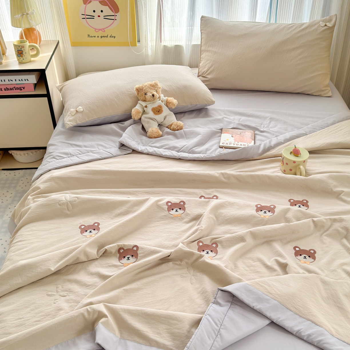 91家纺网 家纺一手货源 找家纺 （总）佳鸿家纺 2026新款凉感冰柔丝刺绣手包边夏凉被夏被四件套-场景二