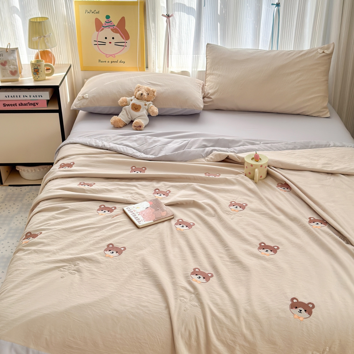 91家纺网 家纺一手货源 找家纺 （总）佳鸿家纺 2026新款凉感冰柔丝刺绣手包边夏凉被夏被四件套-场景二