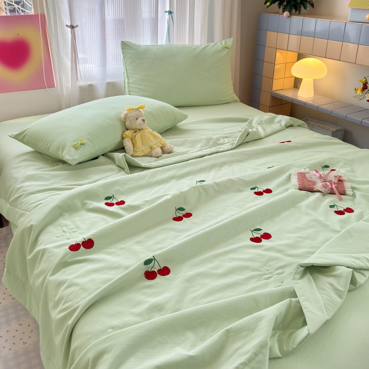 佳鸿家纺 2026新款凉感冰柔丝刺绣手包边夏凉被夏被四件套-场景二 薄荷樱桃