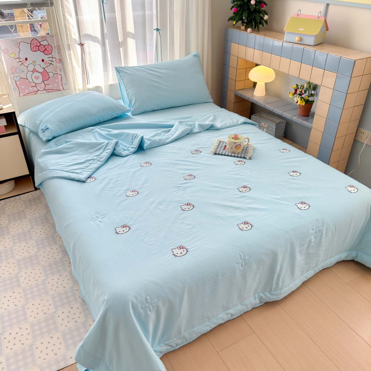 91家纺网 家纺一手货源 找家纺 佳鸿家纺 2026新款凉感冰柔丝刺绣手包边夏凉被夏被四件套-场景二 冰蓝kt