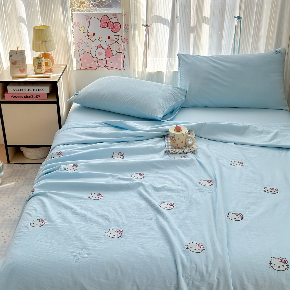 91家纺网 家纺一手货源 找家纺 佳鸿家纺 2026新款凉感冰柔丝刺绣手包边夏凉被夏被四件套-场景二 冰蓝kt