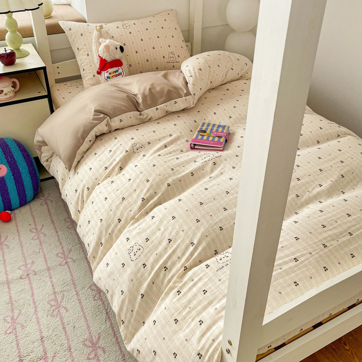 91家纺网 家纺一手货源 找家纺 纽缦家纺 2026新款A类水洗棉学生套件系列 心藏软猫