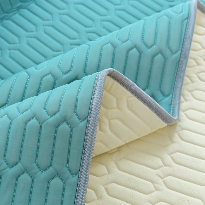 91家纺网 家纺一手货源 找家纺 默忆 2026新款凉感丝简约纯色乳胶凉席 橄榄绿