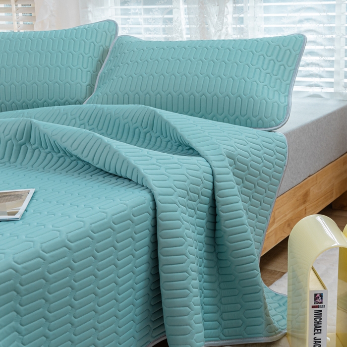 91家纺网 家纺一手货源 找家纺 默忆 2026新款凉感丝简约纯色乳胶凉席 橄榄绿