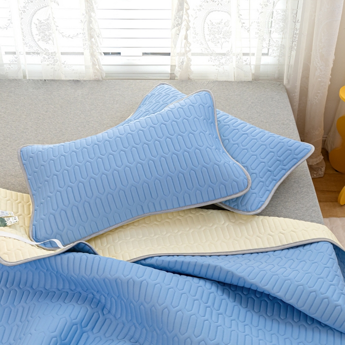 91家纺网 家纺一手货源 找家纺 默忆 2026新款凉感丝简约纯色乳胶凉席 天空蓝