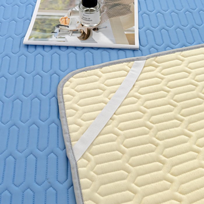 91家纺网 家纺一手货源 找家纺 默忆 2026新款凉感丝简约纯色乳胶凉席 天空蓝