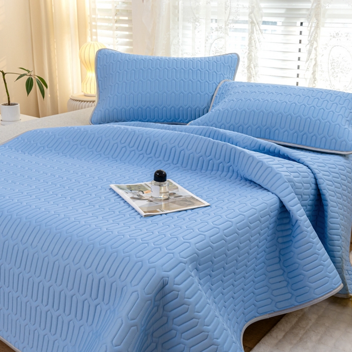 91家纺网 家纺一手货源 找家纺 默忆 2026新款凉感丝简约纯色乳胶凉席 天空蓝