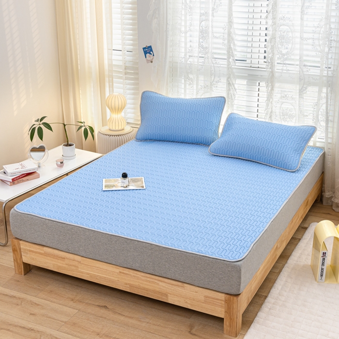 91家纺网 家纺一手货源 找家纺 默忆 2026新款凉感丝简约纯色乳胶凉席 天空蓝