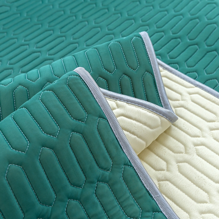 91家纺网 家纺一手货源 找家纺 默忆 2026新款凉感丝简约纯色乳胶凉席 墨绿