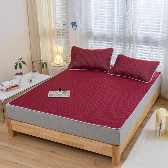 91家纺网 家纺一手货源 找家纺 默忆 2026新款凉感丝简约纯色乳胶凉席 酒红