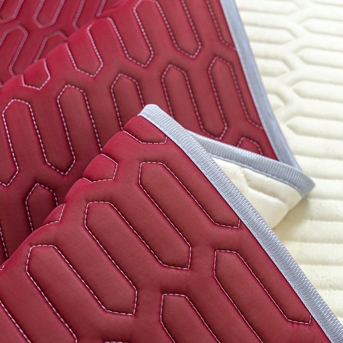 91家纺网 家纺一手货源 找家纺 默忆 2026新款凉感丝简约纯色乳胶凉席 酒红