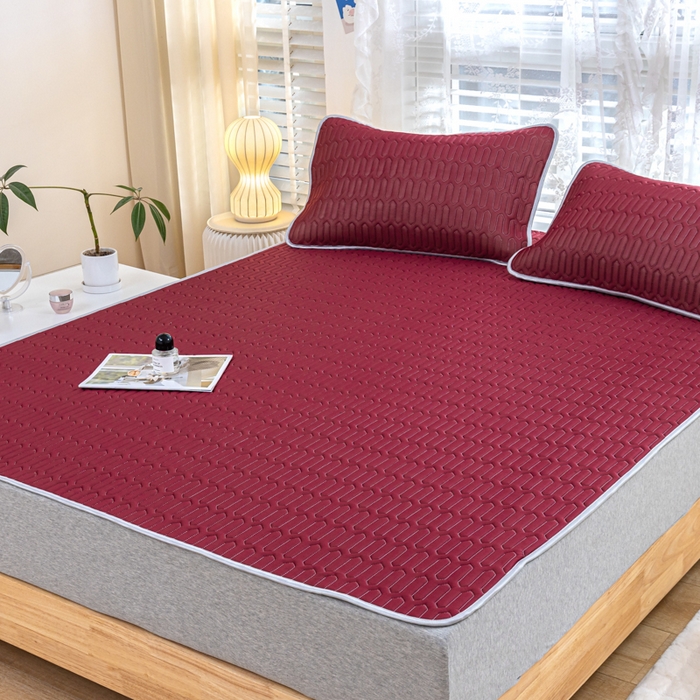 91家纺网 家纺一手货源 找家纺 默忆 2026新款凉感丝简约纯色乳胶凉席 酒红