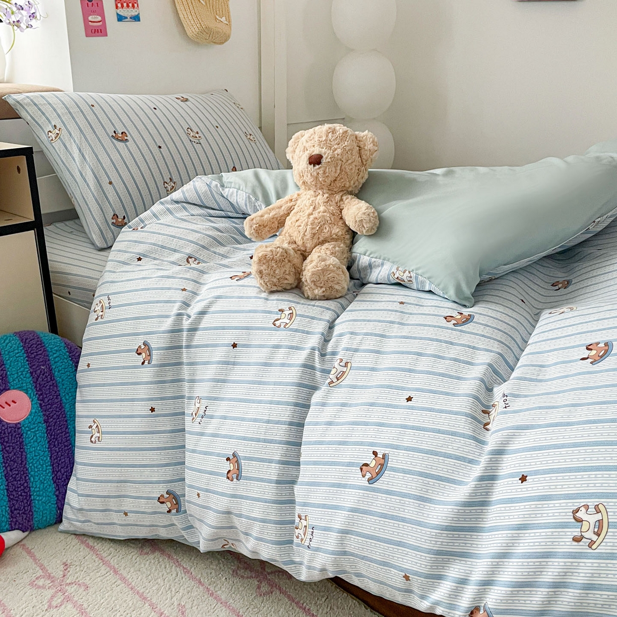 91家纺网 家纺一手货源 找家纺 纽缦家纺 2026新款A类水洗棉学生套件系列 蓝纹木马星