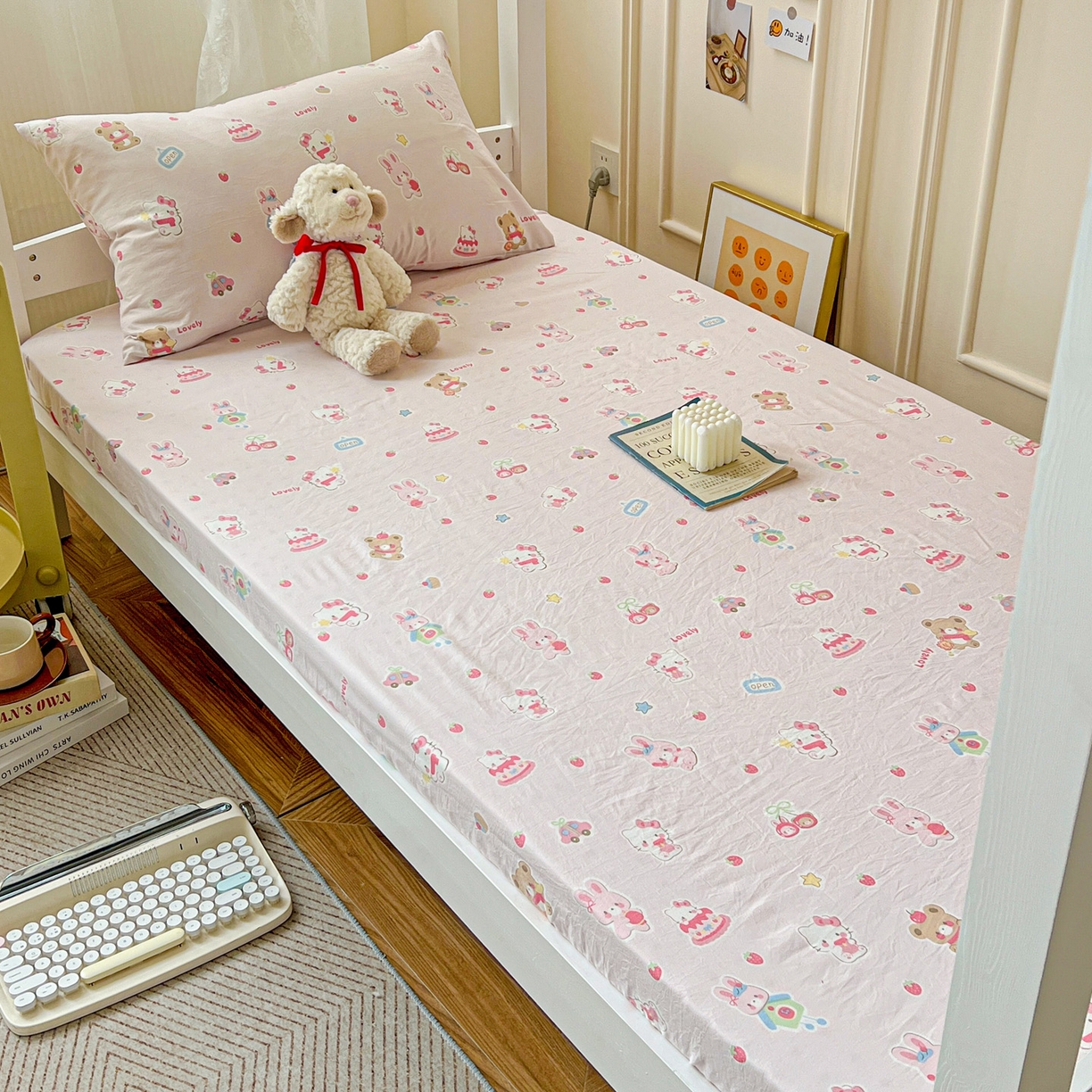 91家纺网 家纺一手货源 找家纺 纽缦家纺 2026新款A类水洗棉学生套件系列 软糖猫