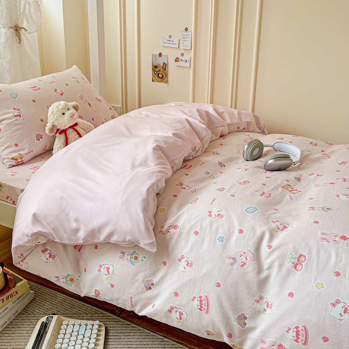 91家纺网 家纺一手货源 找家纺 纽缦家纺 2026新款A类水洗棉学生套件系列 软糖猫